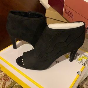 Liz Claiborne black open toe bootie